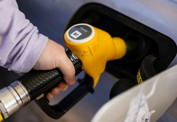 Plein de gazole chez Esso à Rely,  dans le département du Pas-de-Calais le 5 mars 2026.