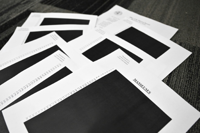 Des documents intégralement caviardées publiés parmi les dossiers de l'enquête sur l'affaire Jeffrey Epstein le 19 décembre 2025