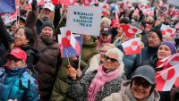 Des milliers de manifestants rassemblés à Copenhague pour dénoncer les ambitions territoriales de Donald Trump qui continue d'afficher son intention de s'emparer du Groenland, le 17 janvier 2026