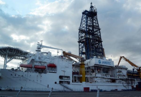 Le navire japonais de forage en eaux profondes Chikyu au port de Shimizu, dans la préfecture de Shizuoka, le 11 septembre 2013