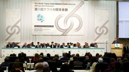 Le Premier ministre japonais Shigeru Ishiba (d) lors de la cérémonie d'ouverture de la 9e Conférence internationale de Tokyo sur le développement de l'Afrique à Pacifico Yokohama, près de Tokyo, le 20 août 2025