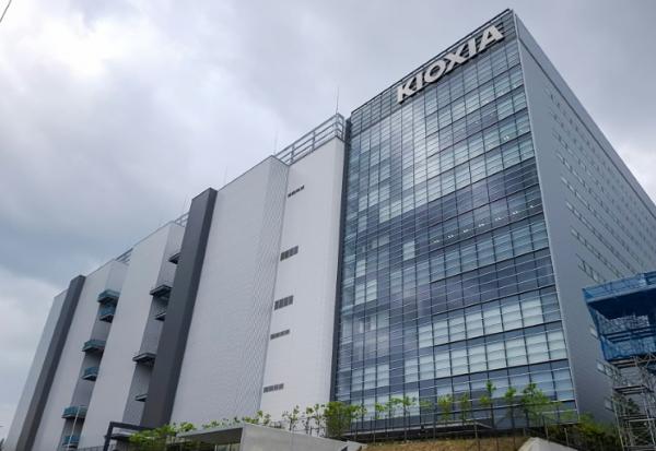 L'usine du fabricant de puces Kioxia, destinée aux centres de données pour l'intelligence artificielle, à Kitakami, dans la préfecture d'Iwate, le 3 juillet 2026 au Japon