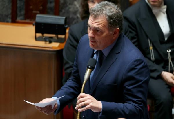 Le ministre des Transports français Philippe Tabarot s'exprime à l'Assemblée nationale à Paris le 17 juin 2025