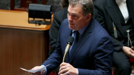 Le ministre des Transports français Philippe Tabarot s'exprime à l'Assemblée nationale à Paris le 17 juin 2025