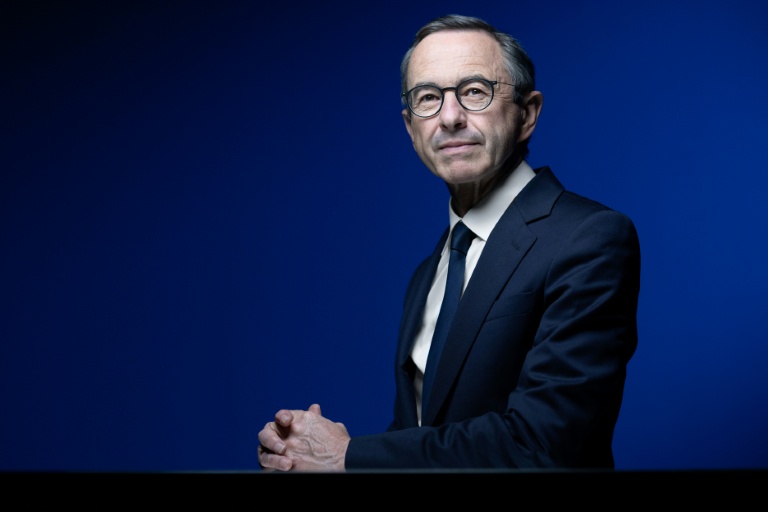 Bruno Retailleau, président du parti de droite Les Républicains (LR) et candidat à l'élection présidentielle française de 2027, pose lors d'une séance photo à Paris, le 29 avril 2026