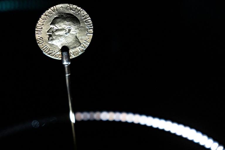 La médaille Alfred Nobel exposée à Oslo, le 9 décembre 2025