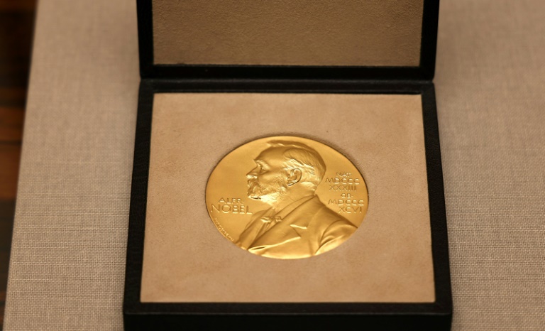 Une médaille du prix Nobel, à Londres, le 6 décembre 2021