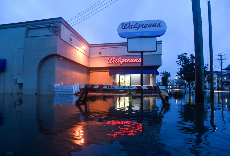 Certaines zones d'Ocean City, dans le New Jersey, sont inondées en raison de la tempête qui frappe la côte est américaine, le 27 septembre 2026