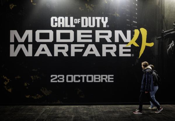 Une affiche "Call of Duty : Modern Warfare 4" lors de la soirée de préouverture de la Paris Games Week 2026, le 21 octobre 2026