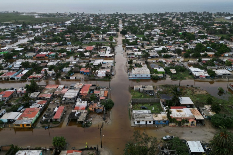 Vue aérienne des inondations après le passage de l'ouragan Polo à Puerto Sans Carlos, en Basse-Californie du Sud, le 29 septembre 2026 au Mexique