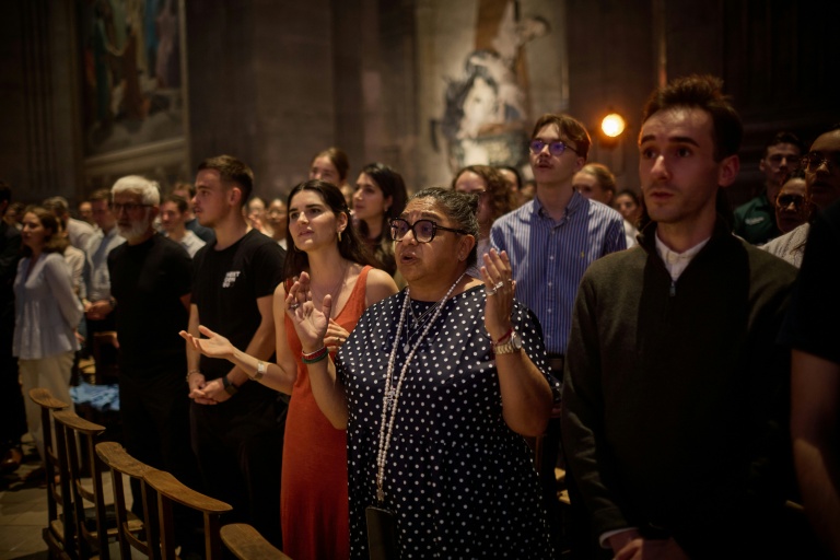Soirée de prière organisée par des influenceurs catholiques français pour le voyage du pape à Paris le 24 septembre 2026