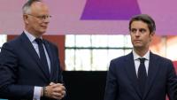 Le maire du Havre, Édouard Philippe (g), et le secrétaire général de Renaissance, Gabriel Attal, lors d'un rassemblement du parti Renaissance, à la Cité du Cinéma de Saint-Denis, au nord de Paris, le 6 avril 2025