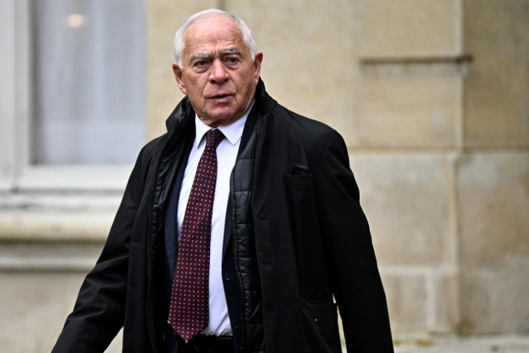 François Patriat, président du groupe macroniste au Sénat, à Matignon le 26 novembre 2024