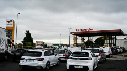 Station-service TotalEnergies à Beziers (sud de la France) le 1er octobre 2026