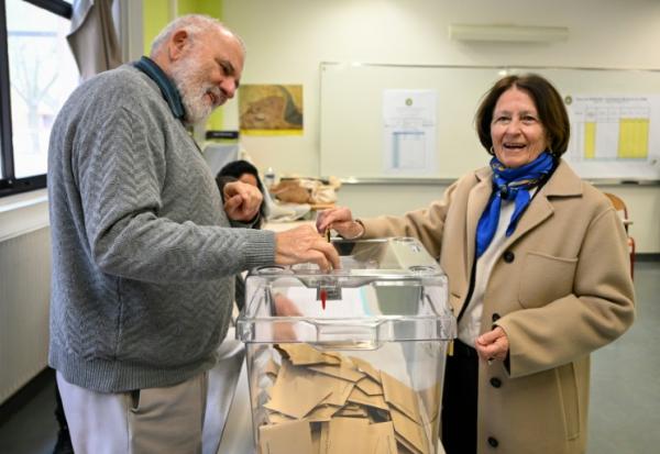 Josée Massi, maire sortante de Toulon et candidate à sa réélection, vote lors du 2e tour des municipales à Toulon,  le 22 mars 2026 dans le Var