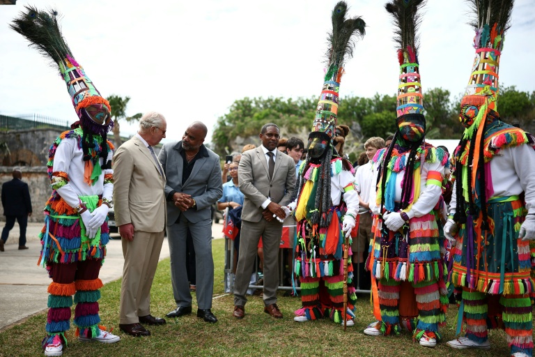 Le roi Charles III avec des danseurs de gombey aux Bermudes, le1er mai 2026