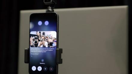 Le chinois Honor présente son tout premier téléphone-robot boosté à l'intelligence artificielle, le 1er mars 2026 à Barcelone 