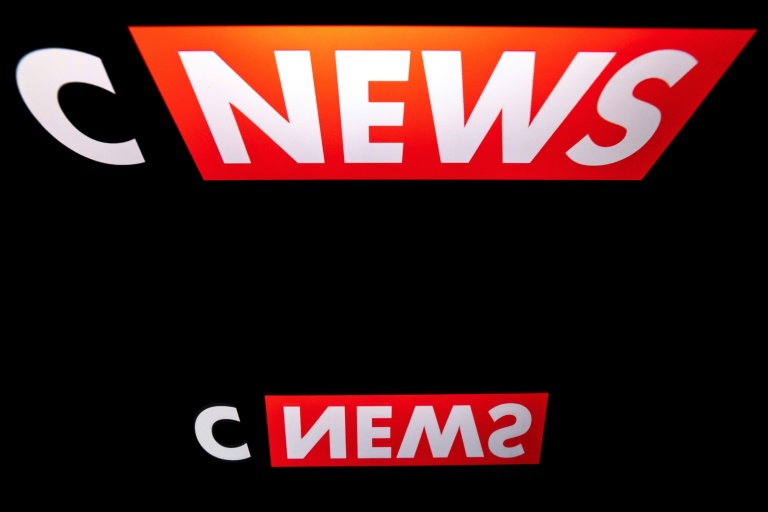 Le siège parisien de CNews a été pris pour cible par une centaine de personnes samedi, à l'orée d'une journée nationale de mobilisation