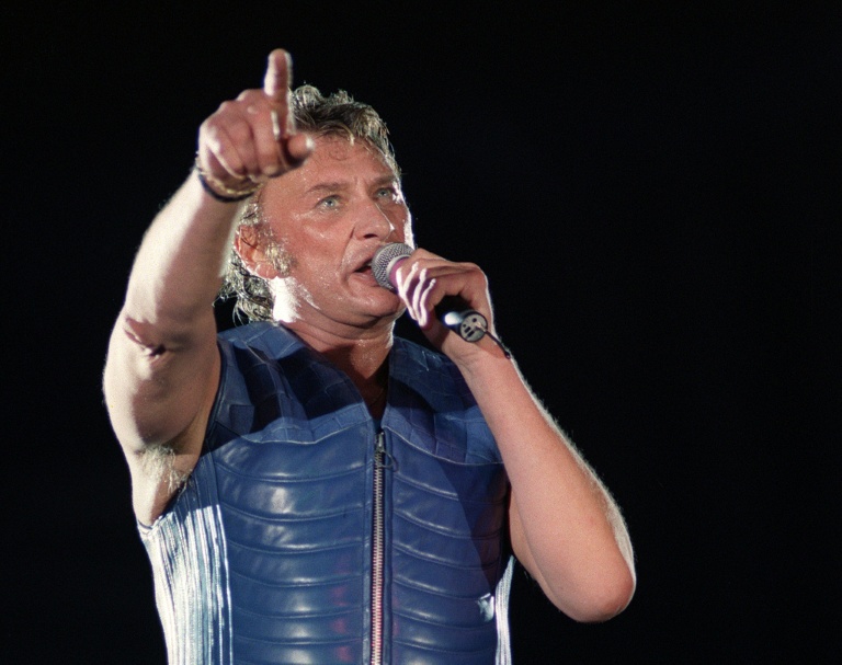 Le chanteur Johnny Hallyday au Parc des Princes à Paris, où il célèbre son 50e anniversaire, le 18 juin 1993