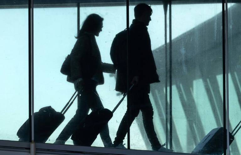 Des passagers à l'aéroport de Brest le 22 octobre 2024