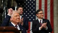 Le président de la Chambre des représentants Mike Johnson, le vice-président JD Vance et le président américain Donald Trump au Congrès à Washington, le 4 mars 2025