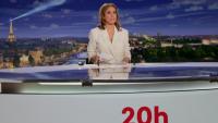 Léa Salamé présente le 20H00 de France 2 le 16 mars 2026, à Paris