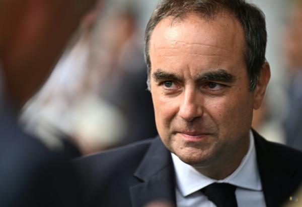 Le Premier ministre français, Sébastien Lecornu, arrive à Mérignac, en périphérie de Bordeaux, en Gironde, le 17 août 2026