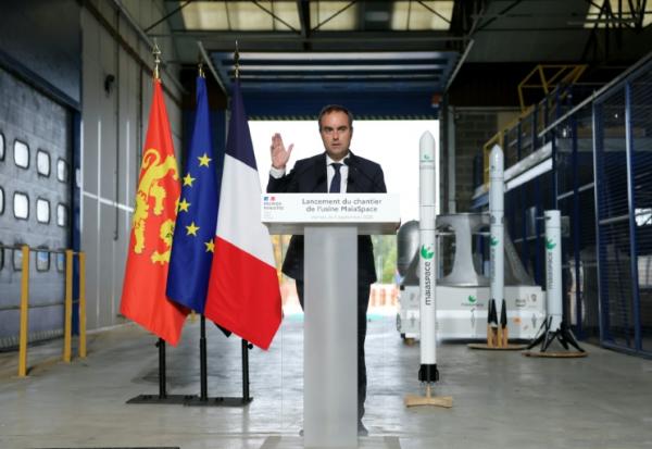 Le Premier ministre Sébastien Lecornu à Vernon dans l'Eure, dans une usine de fusées réutilisables de la start-up française MaiaSpace, le 4 septembre 2026