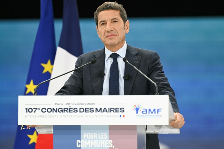 Le président de l'Association des maires de France (AMF), David Lisnard (Les Républicains), au 107e congrès de l'organisation, à Paris, le 20 novembre 2025