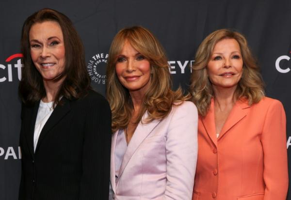 Les actrices Kate Jackson, Jaclyn Smith et Cheryl Ladd assistent au 50e anniversaire de la série télévisée "Drôles de dames" à Hollywood le 6 avril 2026