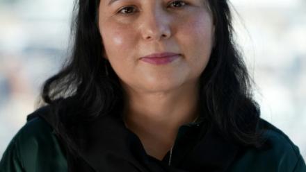 La journaliste afghane Zahra Joya lors d'un entretien à l'AFP, le 14 août 2026 à Londres 