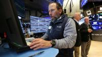 Des courtiers sur le parquet de la Bourse de New York (NYSE) lors de l'ouverture de la séance, à New York, le 30 avril 2026