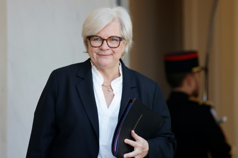 La ministre du Travail, de la Santé, des Solidarités et de la Famille, Catherine Vautrin à la sortie de l'Elysée, le 19 mars 2025 à Paris