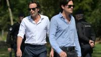 Les acteurs français Anthony Delon (g) Alain-Fabien Delon arrivent dans la propriété de leur père à Douchy (Loiret) pour assister à la cérémonie funèbre organisée en sa mémoire, le 24 août 2024
