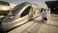 Un train Etihad Rail — le premier train de voyageurs des Émirats arabes unis — à la gare d'Abou Dhabi pour son voyage inaugural, le 30 juin 2026