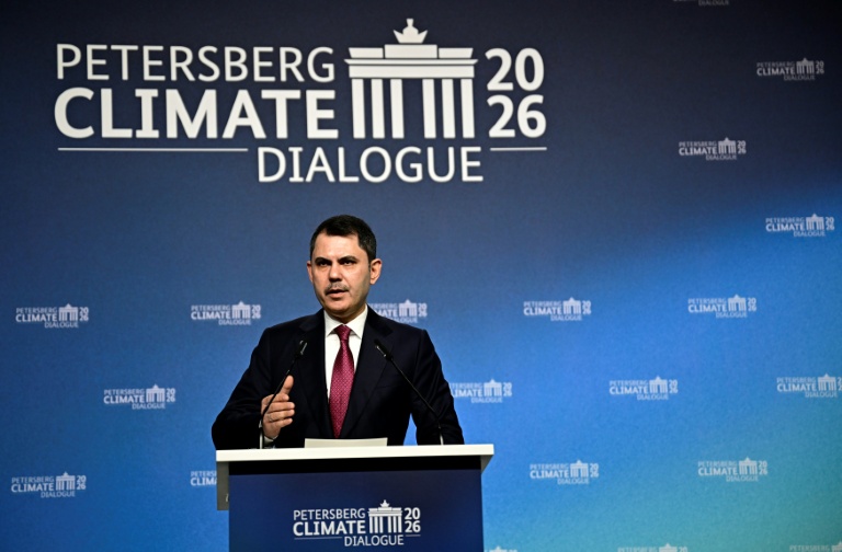 Le ministre turc de l'Environnement, de l'Urbanisation et du Changement climatique, Murat Kurum, lors de l'ouverture de la conférence du Dialogue de Petersberg sur le climat (PCD), le 21 avril 2026 au Centre de conventions de Westhafen (WECC) à Berlin