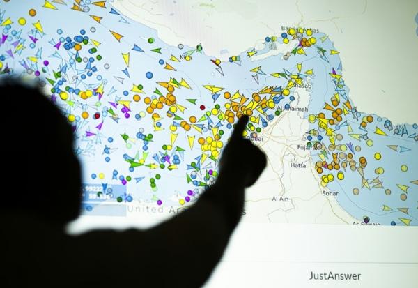 Les Etats-Unis ont de nouveau frappé l'Iran pour tenter de réduire le contrôle exercé par Téhéran sur le stratégique détroit d'Ormuz, tandis que les Gardiens de la Révolution iraniens ont affirmé avoir riposté en attaquant des bases américaines au Koweït et à Bahreïn