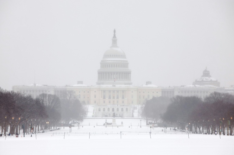 Le Capitole de Washington, siège du Congrès américain, sous la neige le 25 janvier 2026