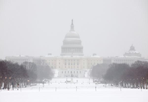 Le Capitole de Washington, siège du Congrès américain, sous la neige le 25 janvier 2026