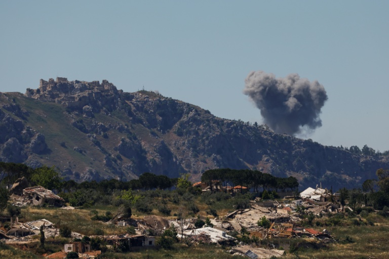 Bombardement israélien près de la forteresse de Beaufort, dans le sud du Liban, le 4 juin 2026