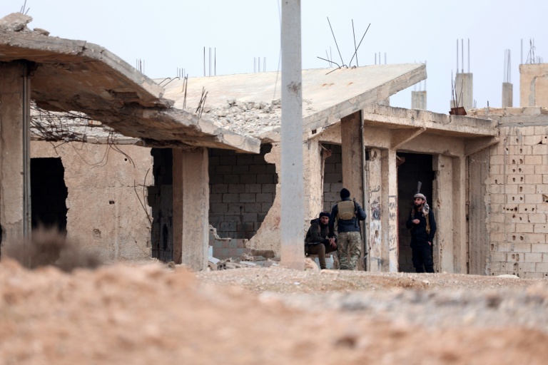 Des troupes gouvernementales syriennes se déploient à Dibsi Faraj, dans la province de Raqa, le 17 janvier 2026