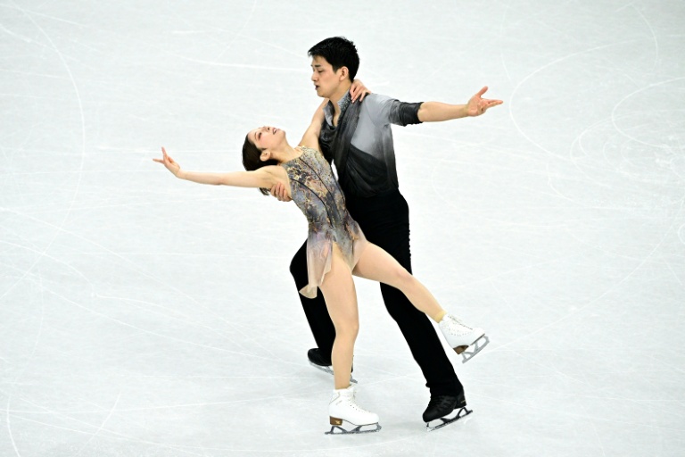 Le couple japonais Riku Miura et Ryuichi Kihara lors du programme libre des Jeux olympiques de Milan-Cortina le 16 février 2026 à Milan (Italie)
