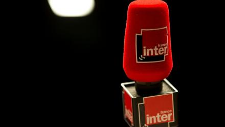 Les personnels de Radio France réunis mercredi en assemblée générale ont demandé à leur direction le retrait de la chronique hebdomadaire attribuée sur France Inter à un responsable du magazine Valeurs actuelles, et ont voté le principe d'une grève