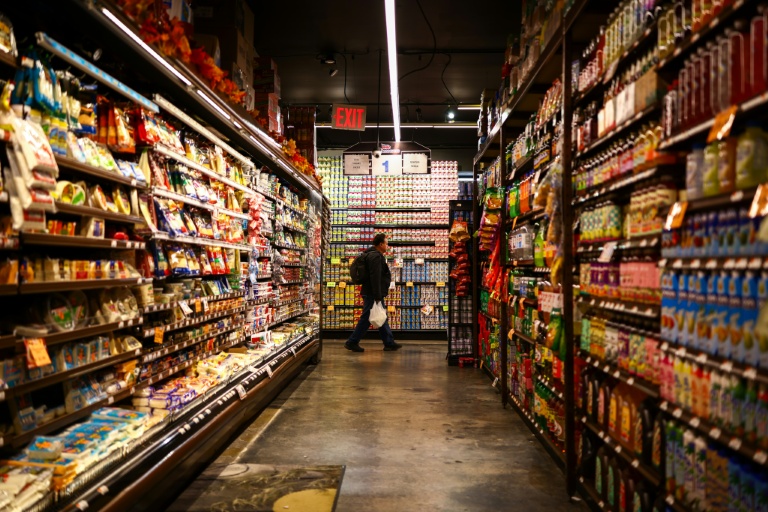 Un client d'un supermarché de Manhattan, à New York, le 28 septembre 2026