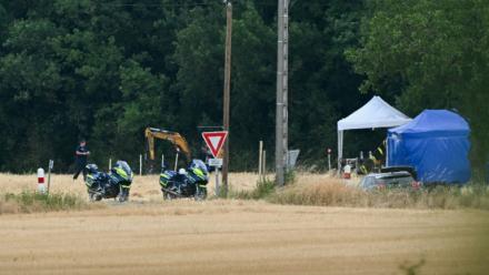 Des véhicules de la gendarmerie et une pelleteuse sur le site où sont menées des recherches pour retrouver la dépouille de Delphine Jubillar, disparue en décembre 2020, à Villeneuve-sur-Vère, le 17 juillet 2026 dans le Tarn