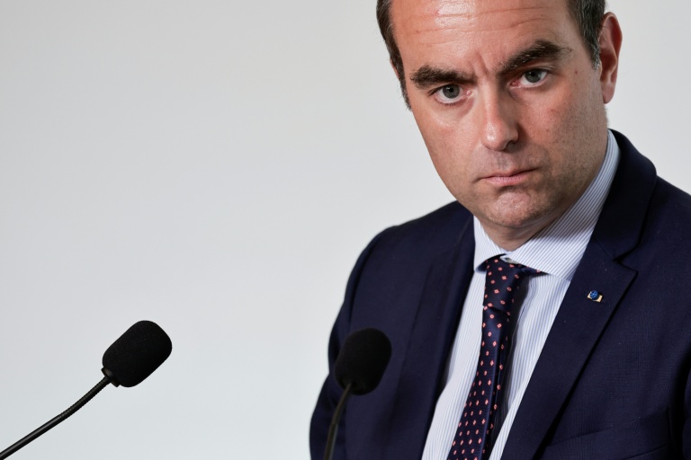 Le Premier ministre Sébastien Lecornu s'exprime lors d'une conférence de presse, à l'Hôtel des Invalides, à Paris, le 11 juin 2026