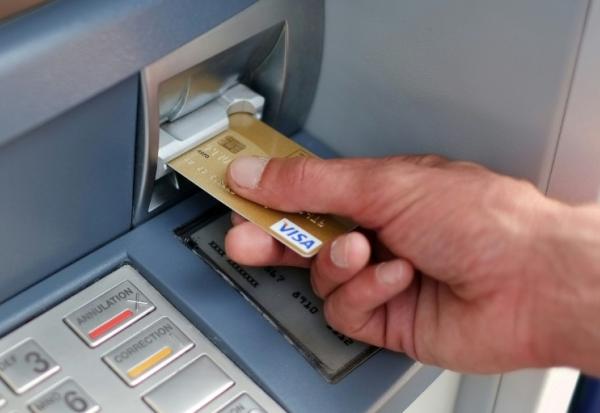 Les tarifs bancaires sont à nouveau orientés à la hausse cette année, de 3% en moyenne, en particulier sur les services de base, selon une étude publiée jeudi par l'association de consommateurs CLCV