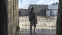 Un migrant pose à Nouadhibou, en Mauritanie, le 22 avril 2026