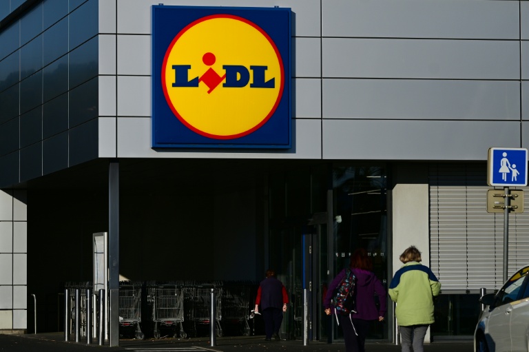 Lidl, l'un des premiers annonceurs, va arrêter la publicité à la télévision traditionnelle en France, a annoncé le discounter allemand 