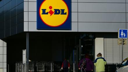 Lidl, l'un des premiers annonceurs, va arrêter la publicité à la télévision traditionnelle en France, a annoncé le discounter allemand 